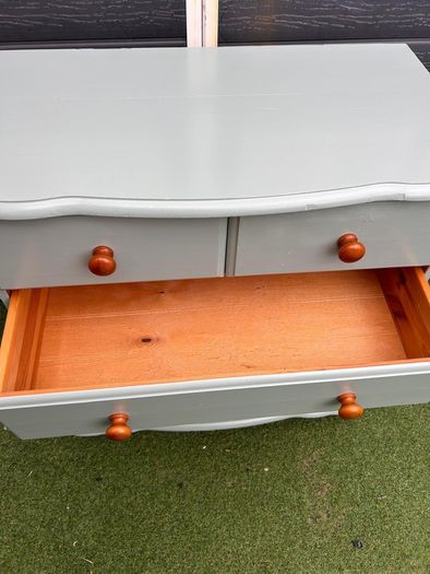 Chest of drawers