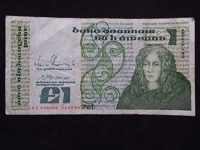 The Central Bank of Ireland : 1988 , 1 Pound - Queen Medb ( Maeve) , Banknote