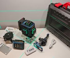 360 x 4D 16 Line Green Laser Level with case, 2x Battery, mini tripod.