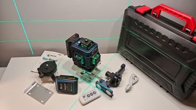 360 x 4D 16 Line Green Laser Level with case, 2x Battery, mini tripod.