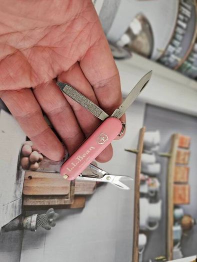 Vintage Victorinox L.L.Bean Classic Pink 58mm Swiss Army Knife Keychain tool Collectable