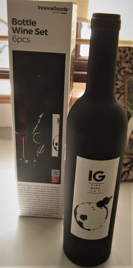 Wine Bottle Gift Set with tools