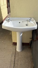 Bathroom sink