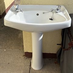 Bathroom sink