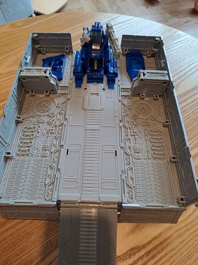 Hasbro Transformers Masterpiece Optimus Prime MP10 Action Figure
