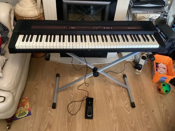 Roland Digital keyboard Piano (76 weight keys) in good condition