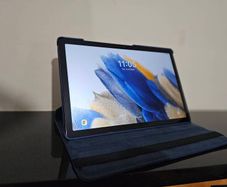 Complete Set Samsung Galaxy Tab A8 (32GB) + NCC Wireless Headphones + USB Plug & Charger + Protective Cover.