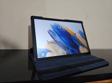 Complete Set Samsung Galaxy Tab A8 (32GB) + NCC Wireless Headphones + USB Plug & Charger + Protective Cover.