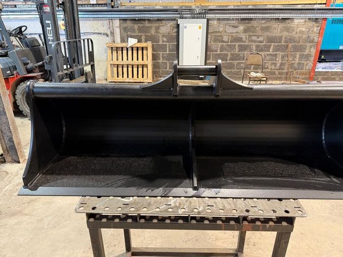 LF Sheugh / Grading / Ditching Bucket.  6ton 5FT