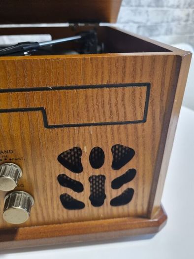 Retro Radio and Record Player