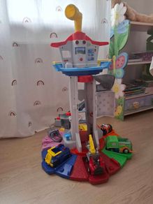 Paw Patrol tower with cars included
