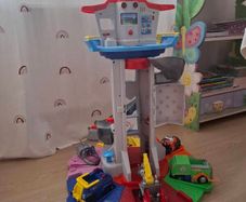 Paw Patrol tower with cars included