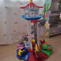 Paw Patrol tower with cars included
