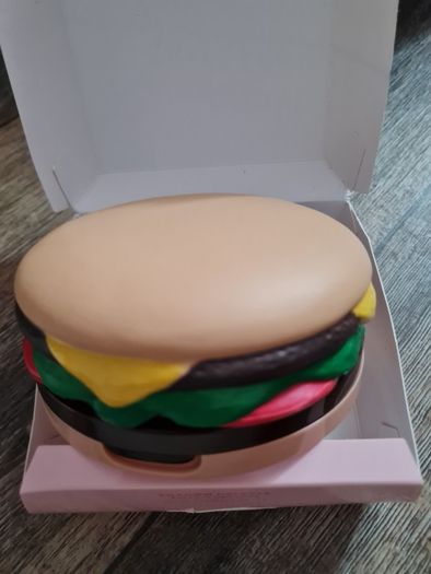 I heart revolution burger eyeshadow palette bnib