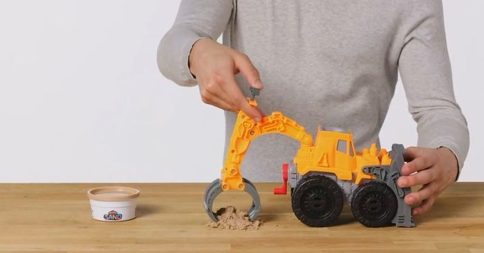 Play-Doh Wheels Front Loader Toy Truck - no sand left