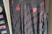 Manchester United long sleeved Adidas top perfect condition