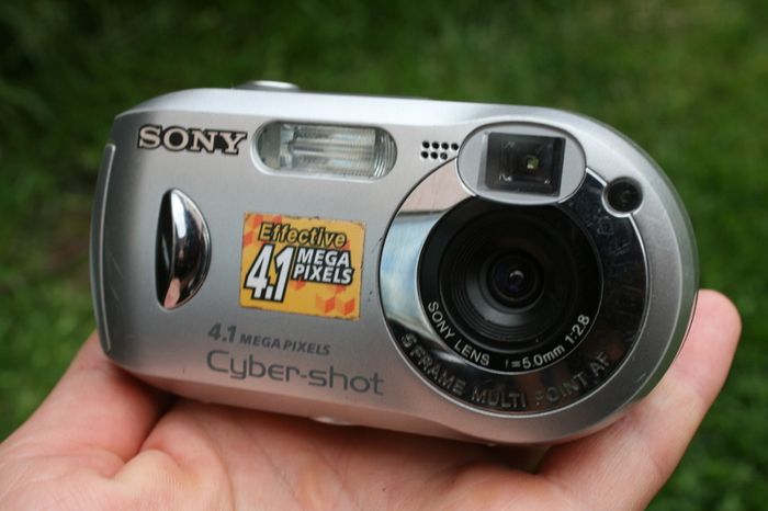 Sony Cybershot DSC-P41 4.1MP Digital Camera Silver MPeg Movie VX Smart Zoom Test