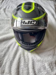 HJC C10 Motorbike Helmet. Used twice (20min all together). Like new. Few scraches like on pictures.