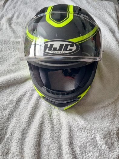 HJC C10 Motorbike Helmet. Used twice (20min all together). Like new. Few scraches like on pictures.