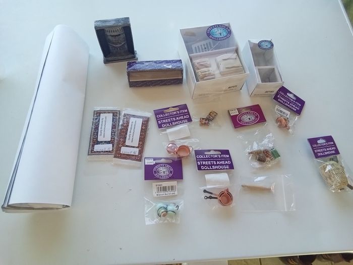 NEW  Collection of dolls house miniatures