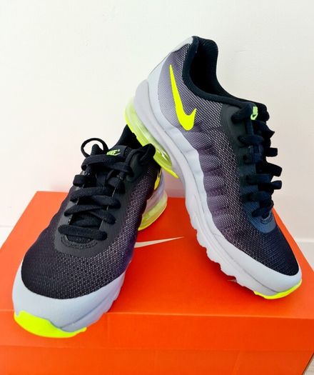 Nike Air Max Invigor size UK 5.5