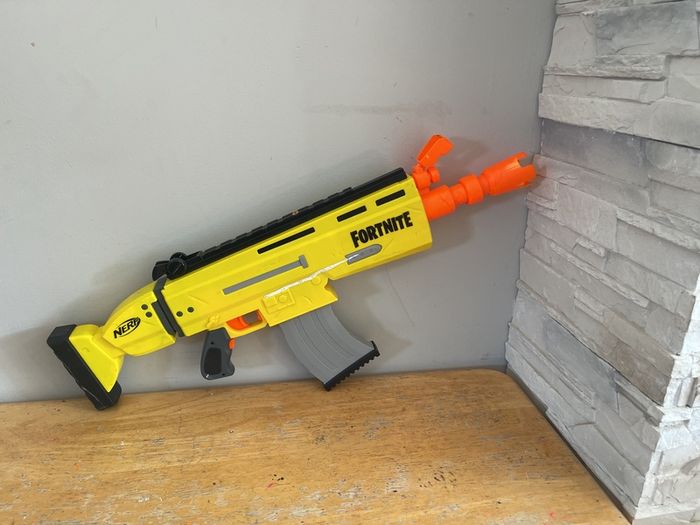 Large Nerf Blaster Collection Bundle 20 plus Guns, Darts, Magazines & Accessories