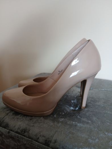 Women's patent leather shoes,size 6