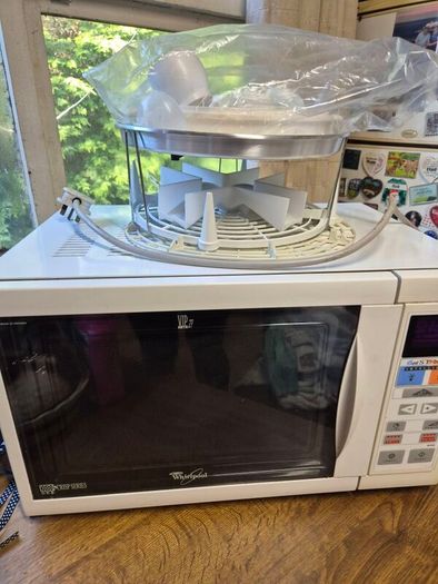 Rare Find Vintage 27L Whirpool Microwave and Grill