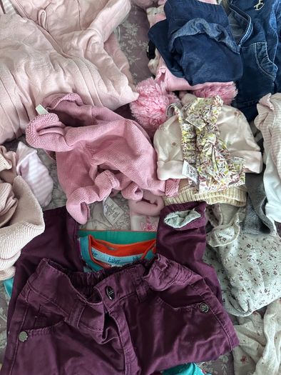 Baby girl wardrobe outfits 0-3 m snow onesies babygrows vests tops dresses hats blankie