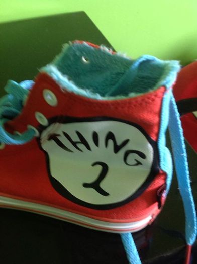 Converse cat in the hat chuck Taylor's size 3.5   Bought in universal studios
