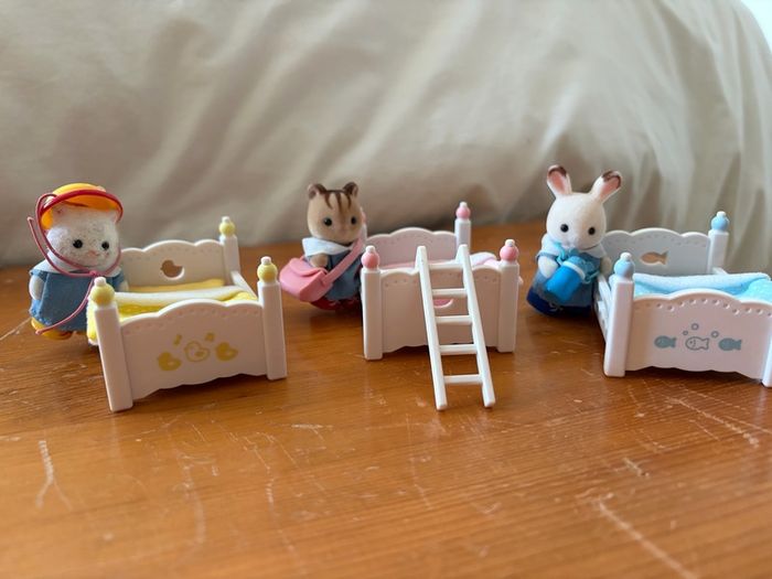 Sylvanian Families Triple Bunk Beds & 3 Nursery Baby Figures Set