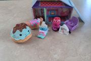 Squishmallows Ski Chalet and figures