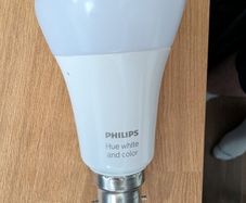 Philips Hue Bridge + 2 Phillips hue Bulbs