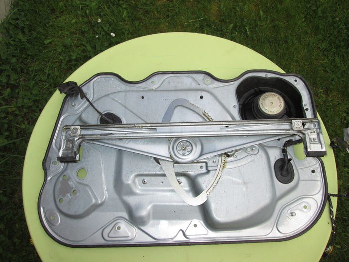 Ford Focus MK2 Front Window Regulator