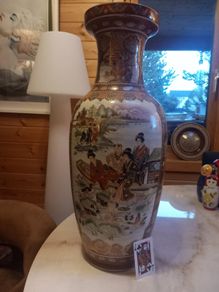 Very large Chinese Vase, good condition, no damage, stamped, D18