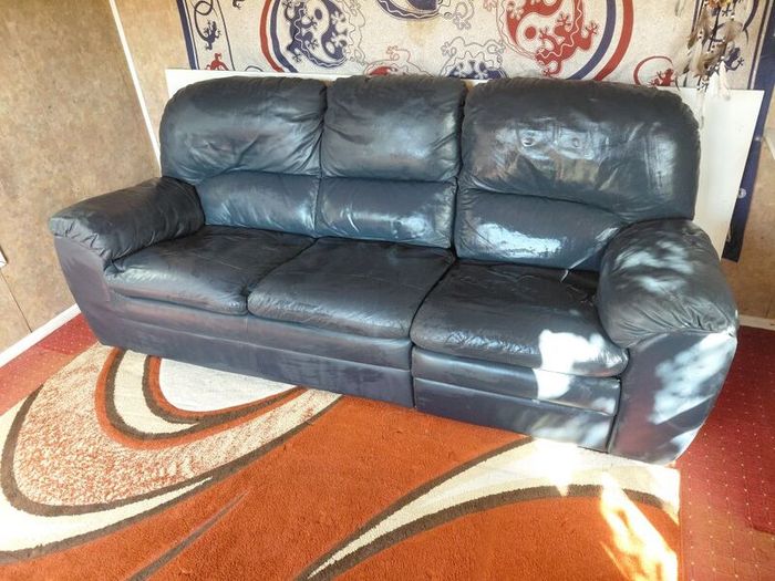 sofa Free to collect.