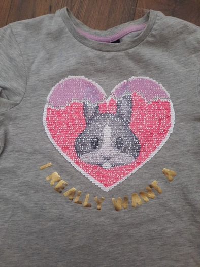 Girls tshirt with reversible sequins size 6-7 years