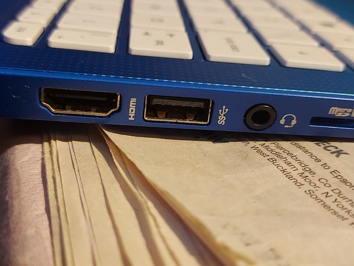 HP Stream, Model 13-co55sa, Intel Celeron CPU N2840, 2.16GHz, 2GB Ram, 32GB EMC Flash, Windows 10, Microsoft Edge, Chrome and VLC