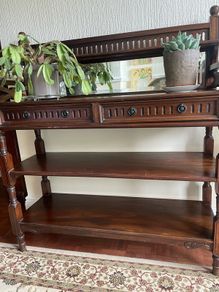 shelving unit