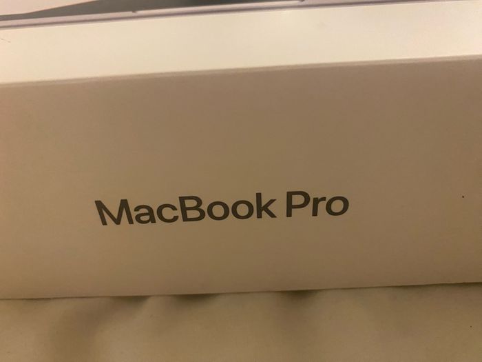 MacBook Pro empty box
