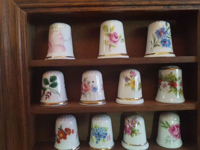 Collection of Thimbles Flower Themed wt Stand