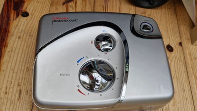 Electric shower with pump