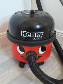 Henry 200 Vacuum Cleaner