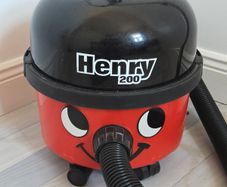 Henry 200 Vacuum Cleaner