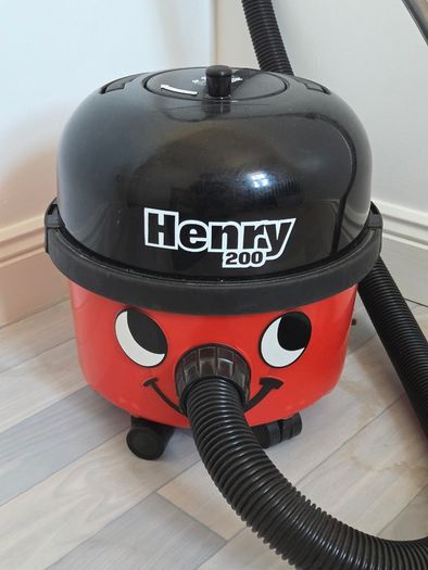 Henry 200 Vacuum Cleaner