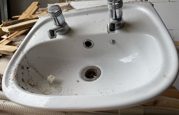 Free bathroom sink