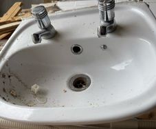 Free bathroom sink