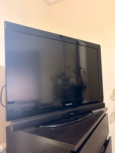 37" Samsung Full HD TV + Xiaomi Mi TV Stick (Smart TV Upgrade)