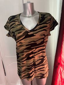 Stretchy V-Neck camo top size UK14/16 EU42/44 Postage included