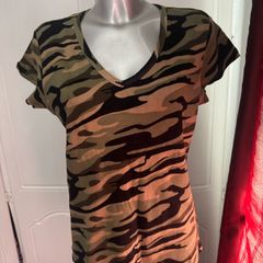 Stretchy V-Neck camo top size UK14/16 EU42/44 Postage included